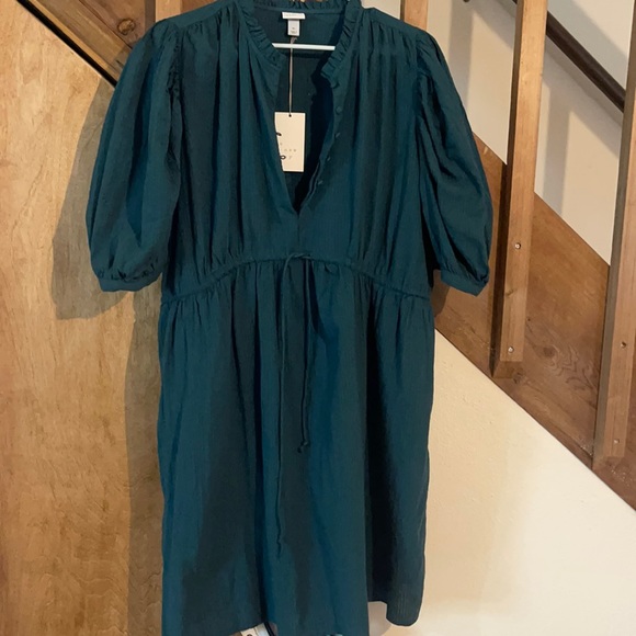 Green puff sleeve A-line dress - Picture 2 of 4